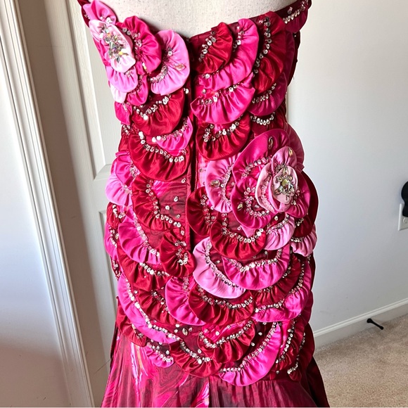 TONY BOWLS Paris 3D Floral Sequin Beaded Mermaid Pageant Prom Gown—SZ. 4 - Picture 12 of 17